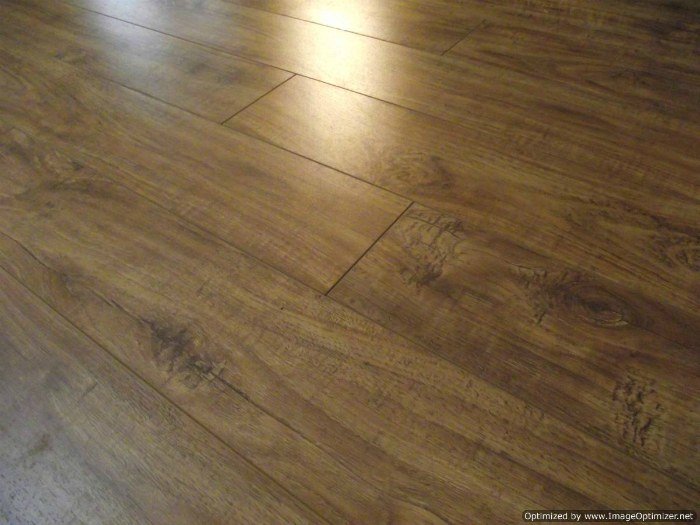 Toklo laminate flooring with beveled edge